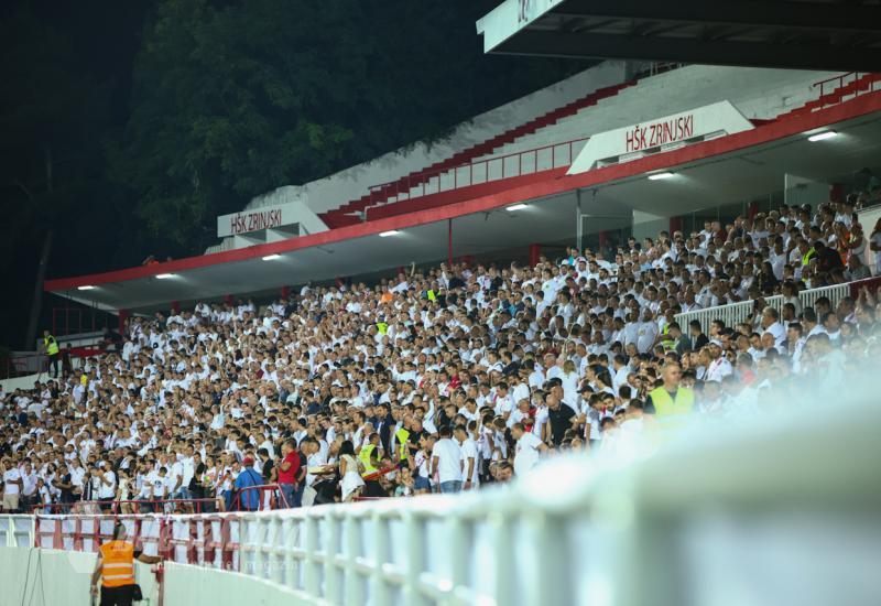 FOTO | Pun stadion Zrinjskog: Navijači traže pobjedu protiv LASK-a